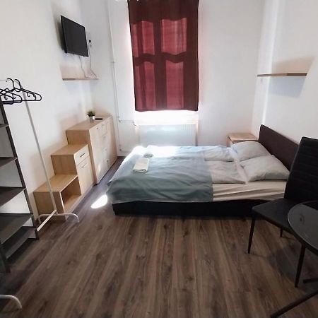 Aradi Rooms With Private Bathroom In The City Centre Budapest Exterior photo