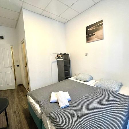 Aradi Rooms With Private Bathroom In The City Centre Budapest Exterior photo