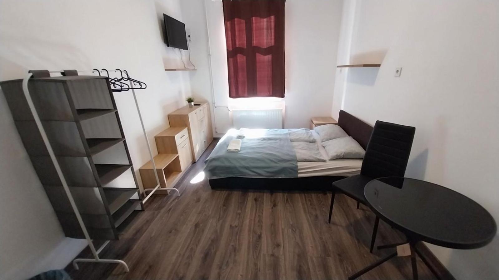 Aradi Rooms With Private Bathroom In The City Centre Budapest Exterior photo