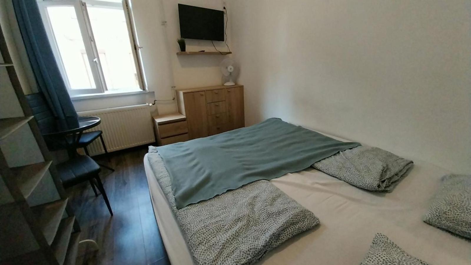 Aradi Rooms With Private Bathroom In The City Centre Budapest Exterior photo
