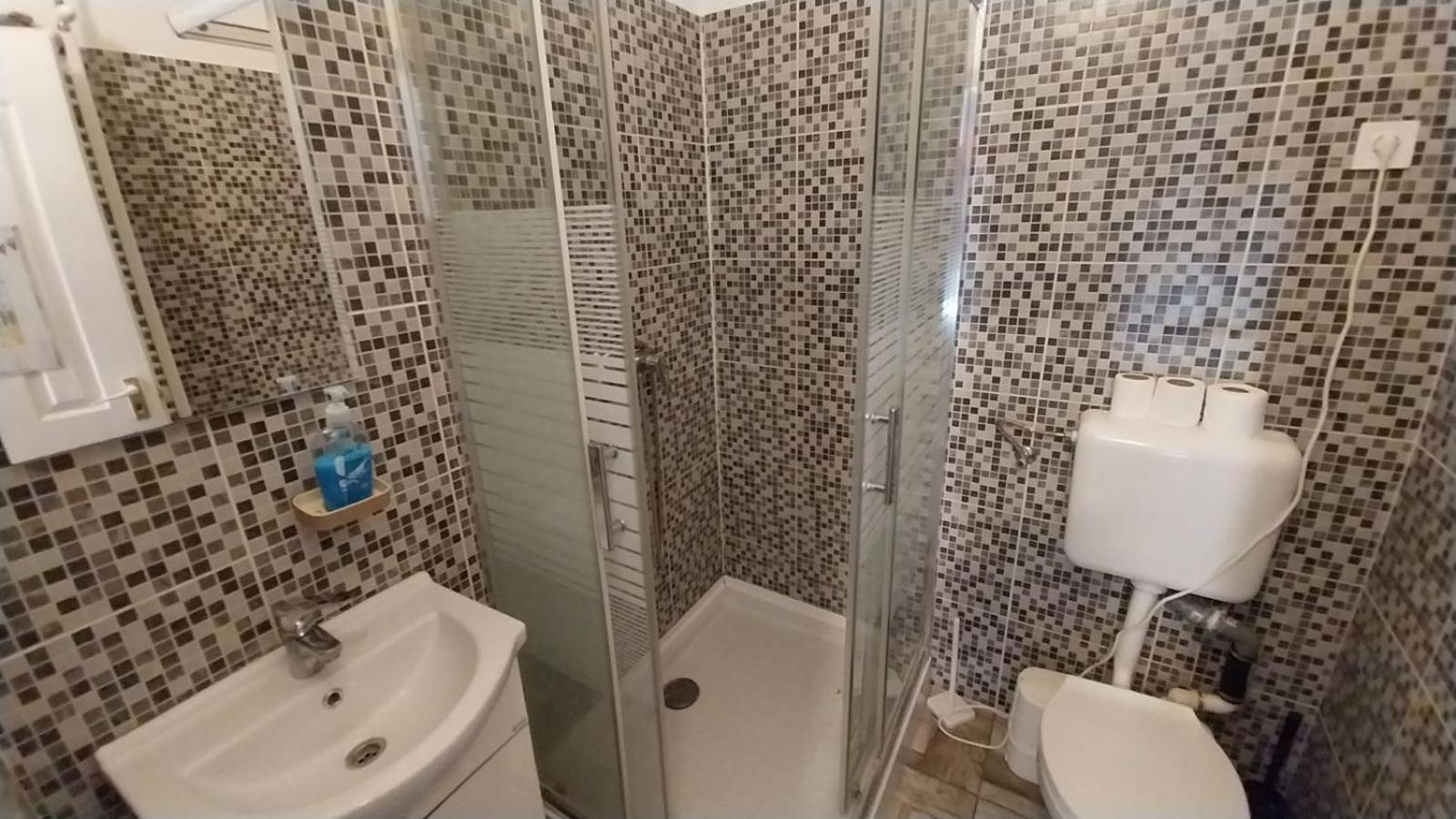 Aradi Rooms With Private Bathroom In The City Centre Budapest Exterior photo