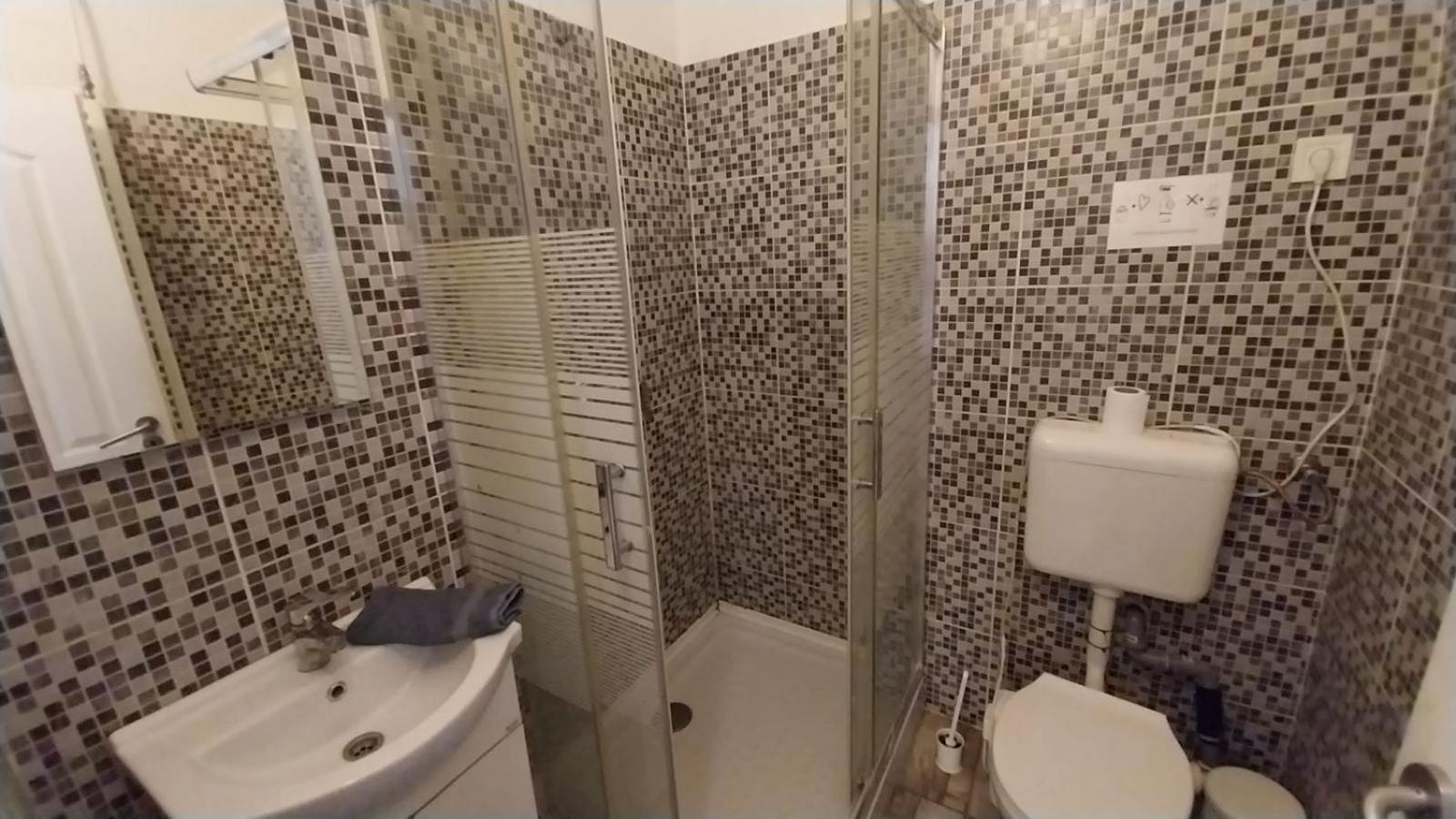 Aradi Rooms With Private Bathroom In The City Centre Budapest Exterior photo