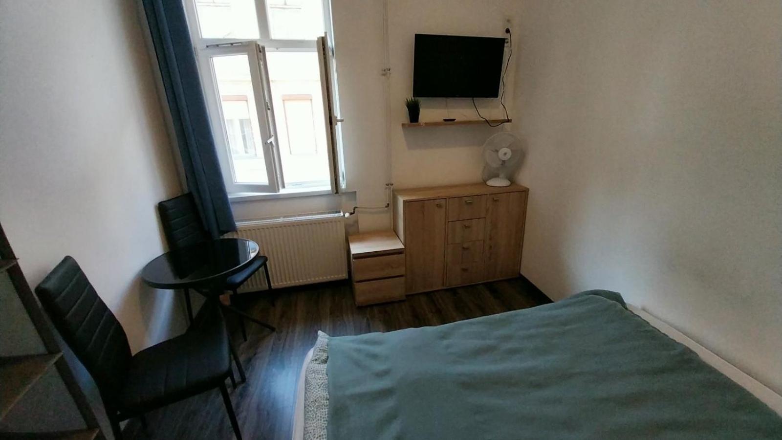 Aradi Rooms With Private Bathroom In The City Centre Budapest Exterior photo