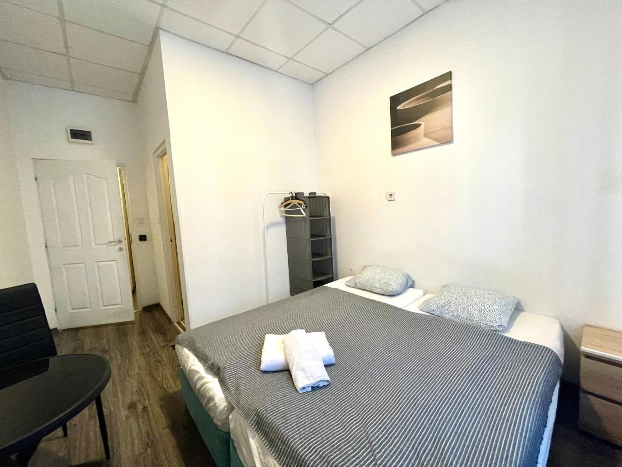 Aradi Rooms With Private Bathroom In The City Centre Budapest Exterior photo