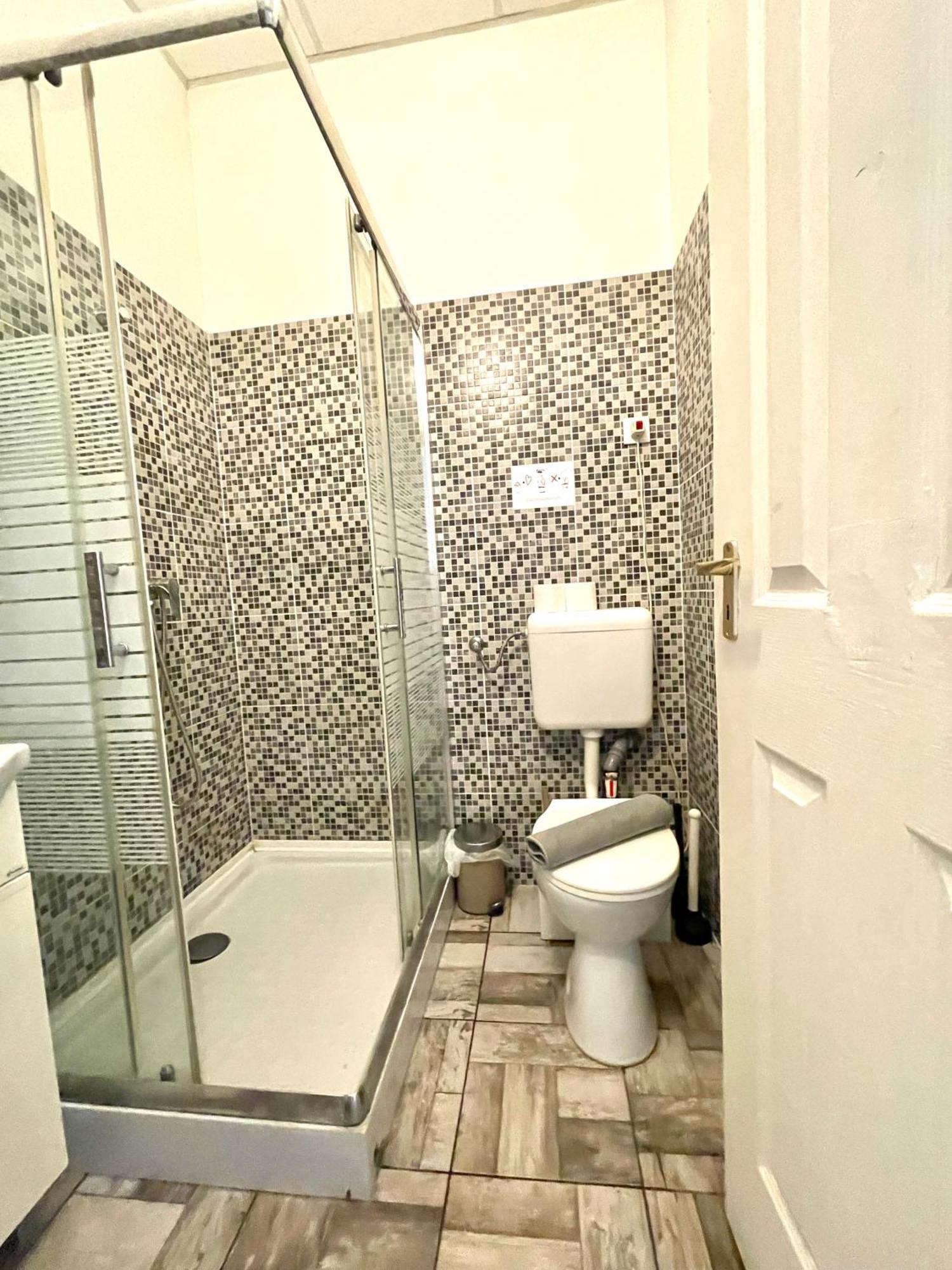 Aradi Rooms With Private Bathroom In The City Centre Budapest Exterior photo