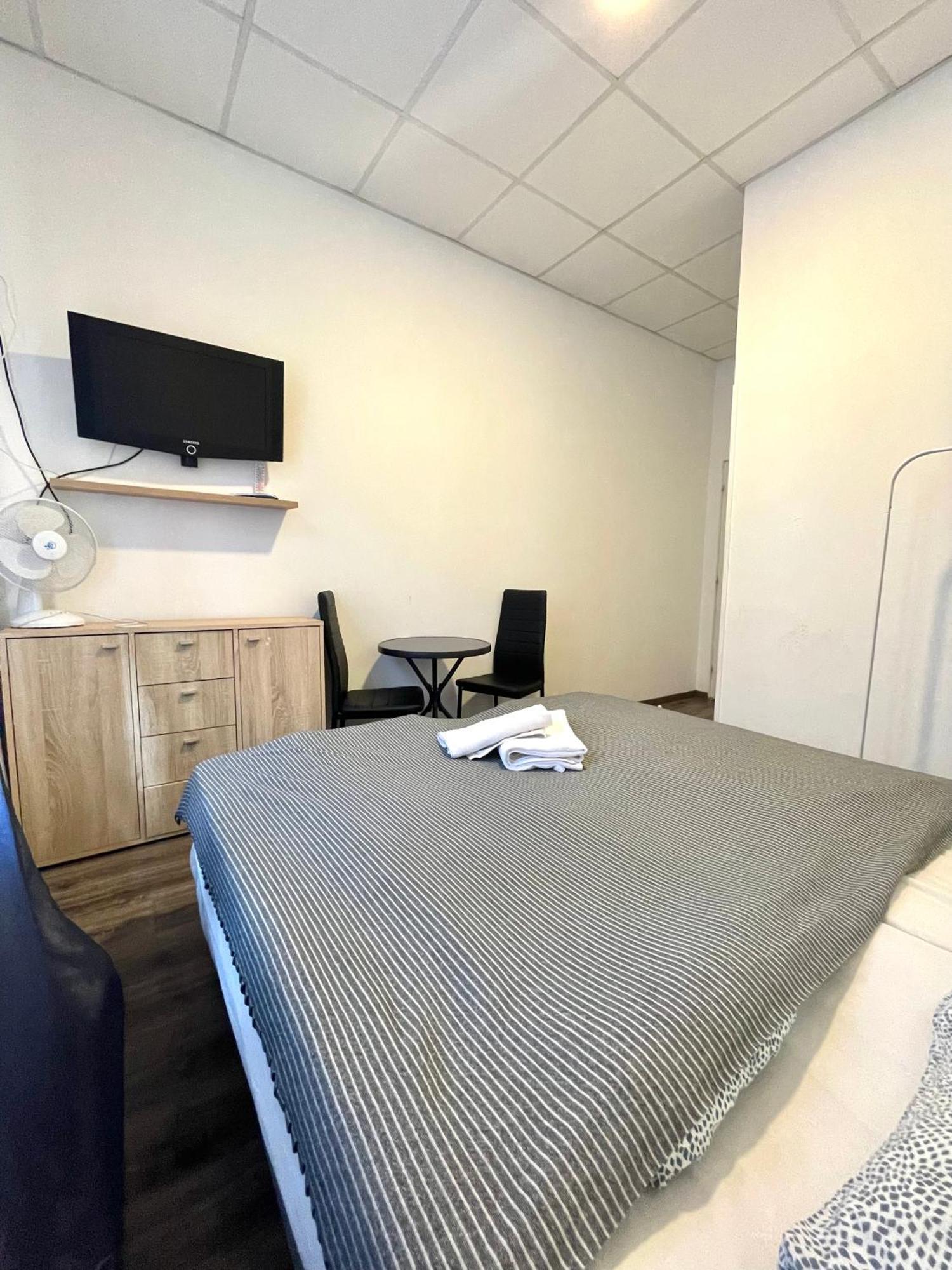 Aradi Rooms With Private Bathroom In The City Centre Budapest Exterior photo