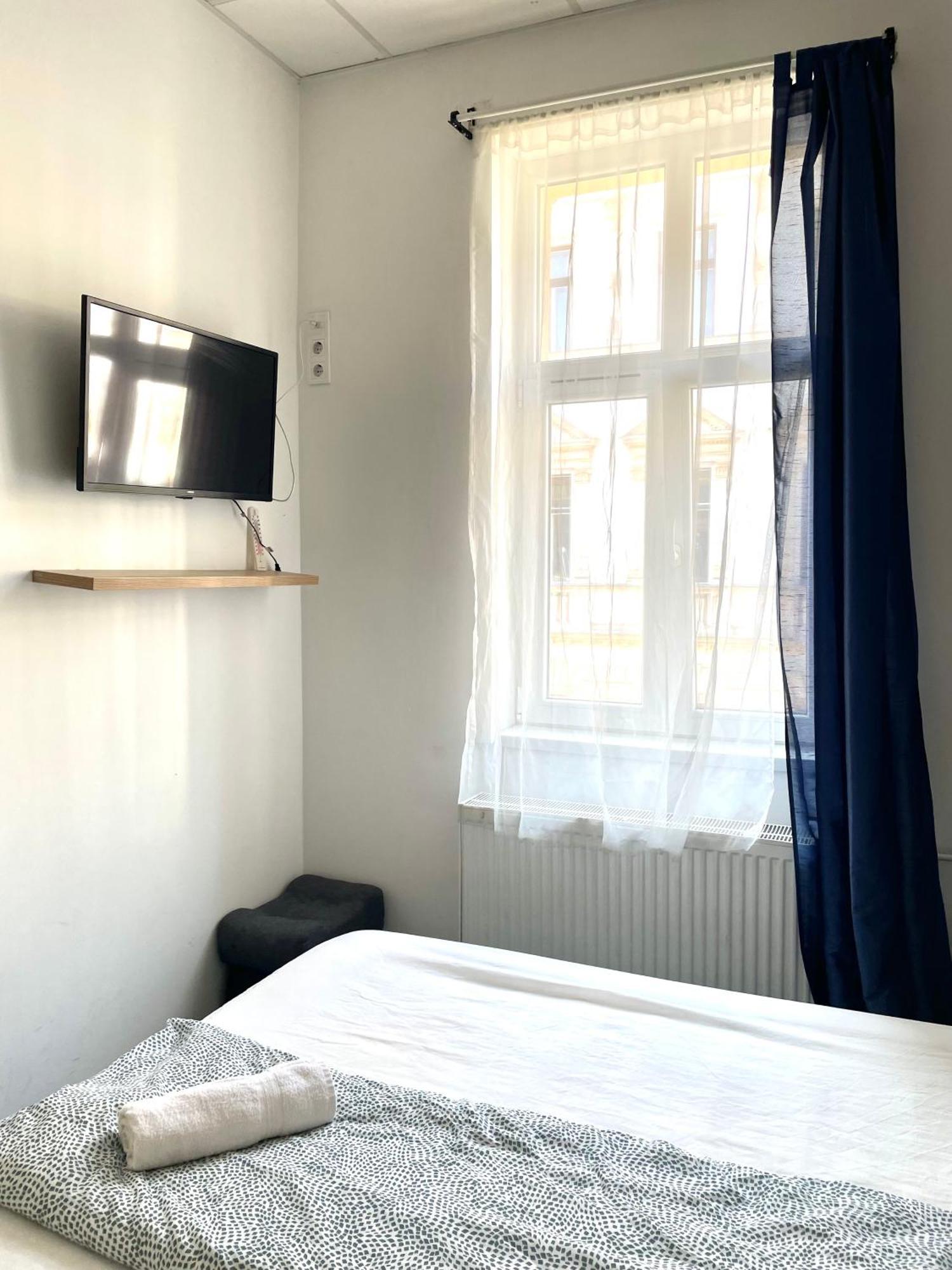 Aradi Rooms With Private Bathroom In The City Centre Budapest Exterior photo