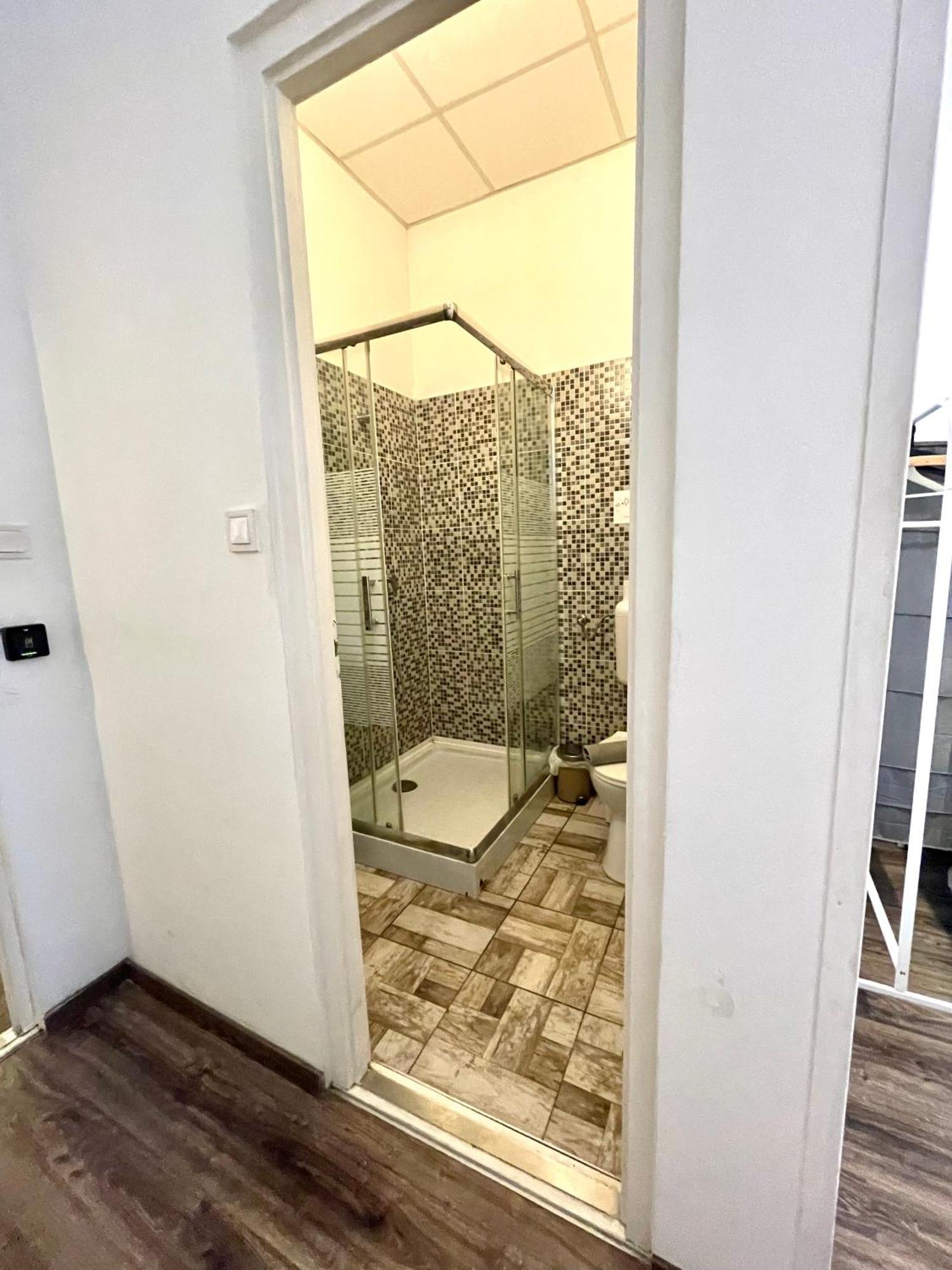 Aradi Rooms With Private Bathroom In The City Centre Budapest Exterior photo